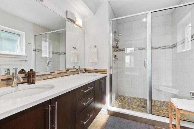 Building Photo - 3Bd/3Ba Seattle Townhome