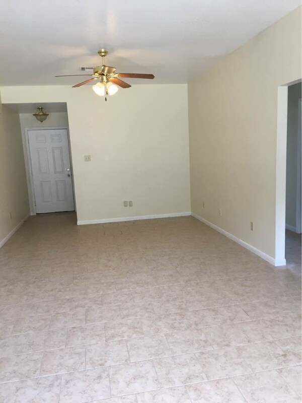 Building Photo - 1096 Squire Dr