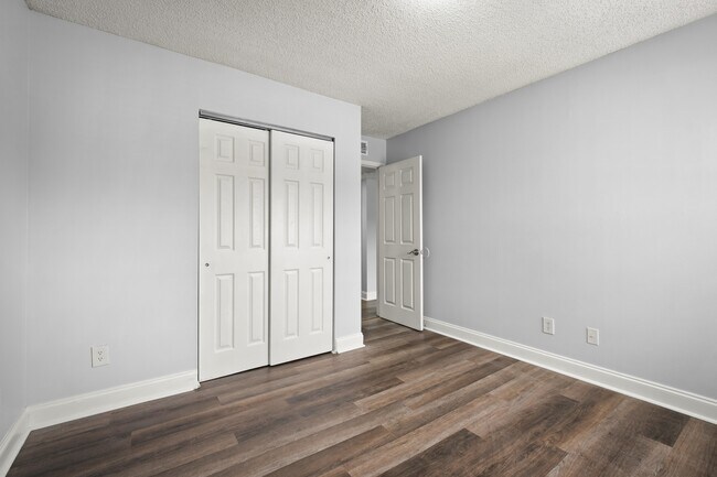 Building Photo - 3737 Loretto Rd