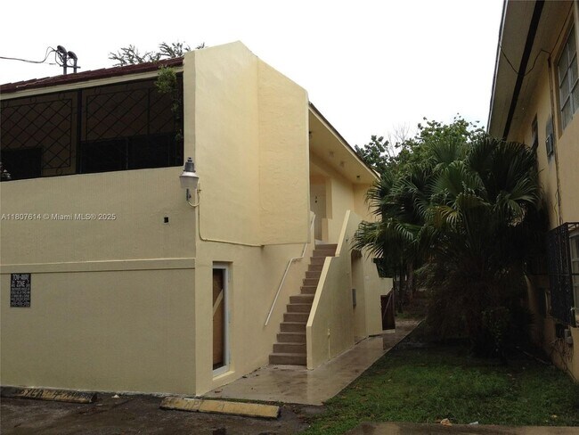Building Photo - 2385 SW 27th St