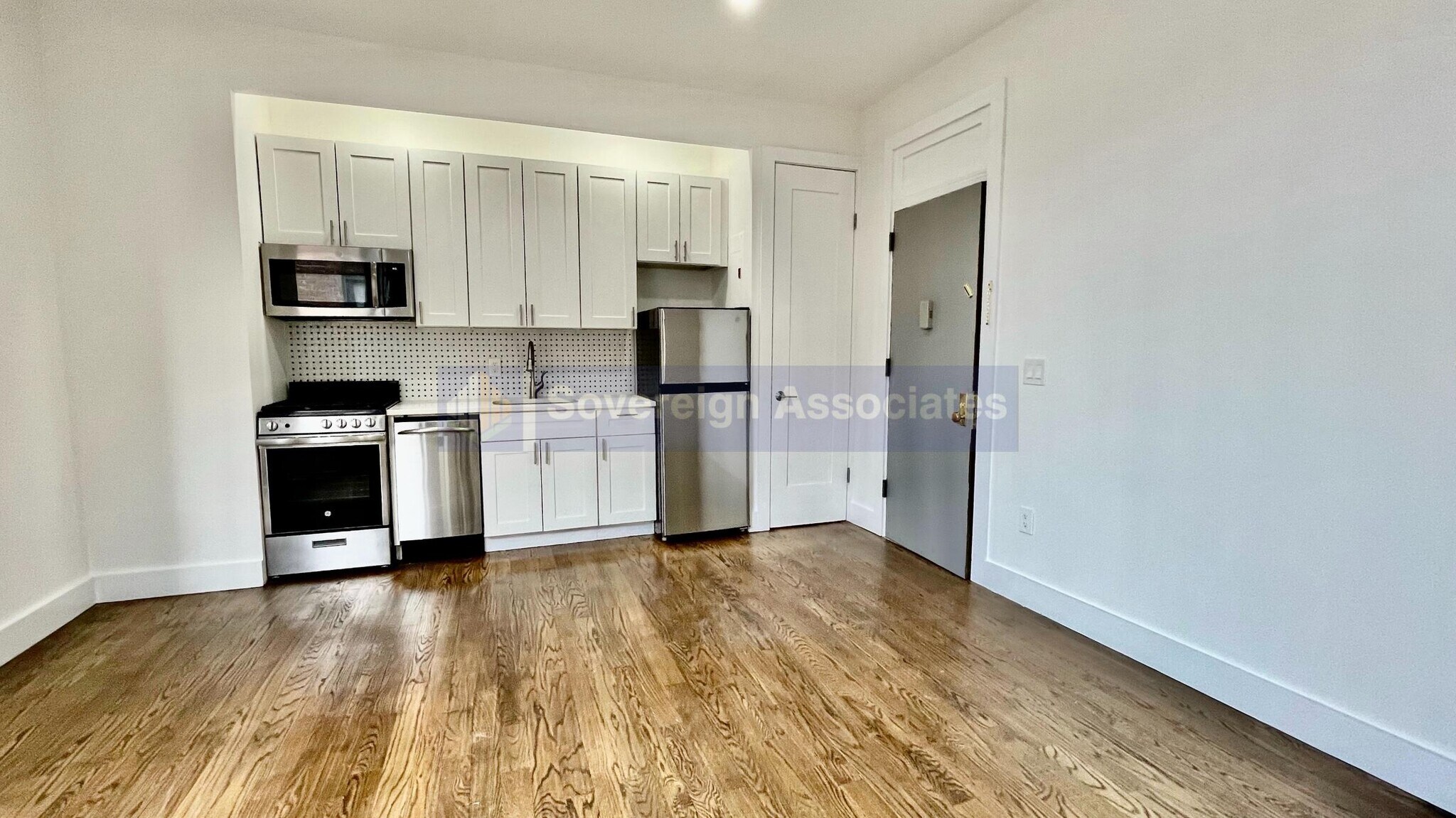 Building Photo - 45 Tiemann Pl