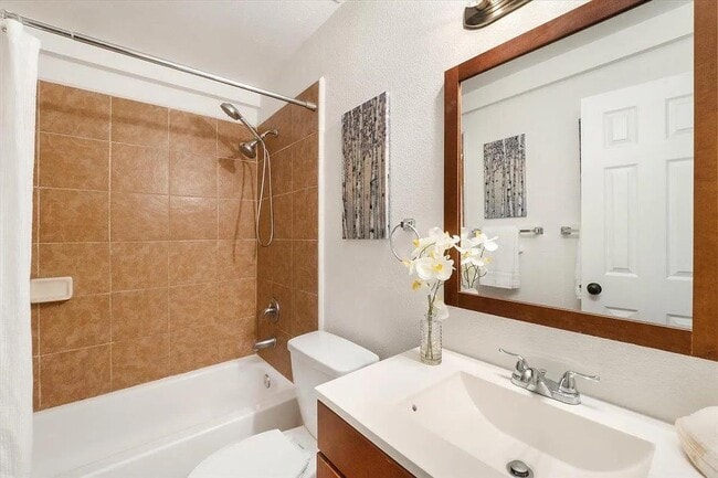 Building Photo - 820 Casanova Ave