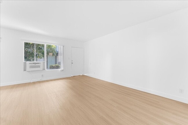 Building Photo - 6114 Cahuenga Blvd