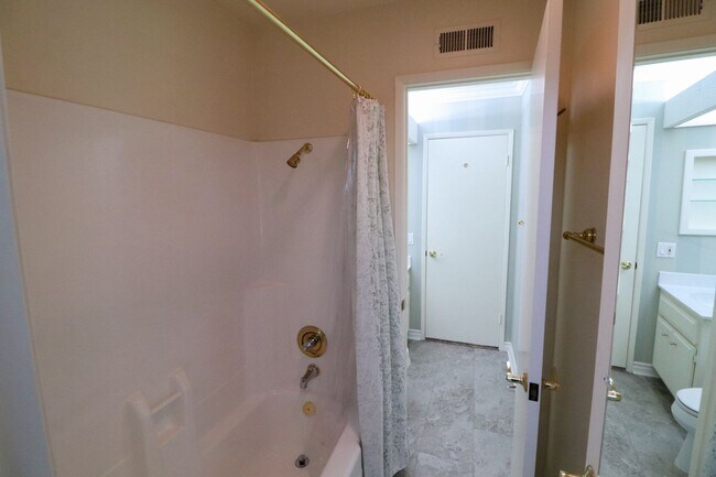 Building Photo - 1050 Pacifica Dr
