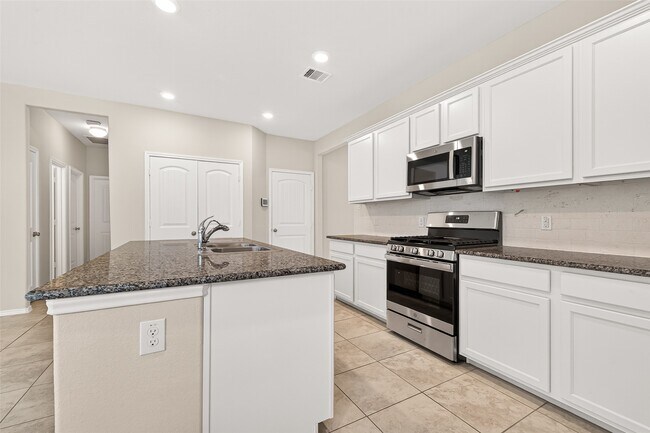 Building Photo - 2754 Little Caney Way