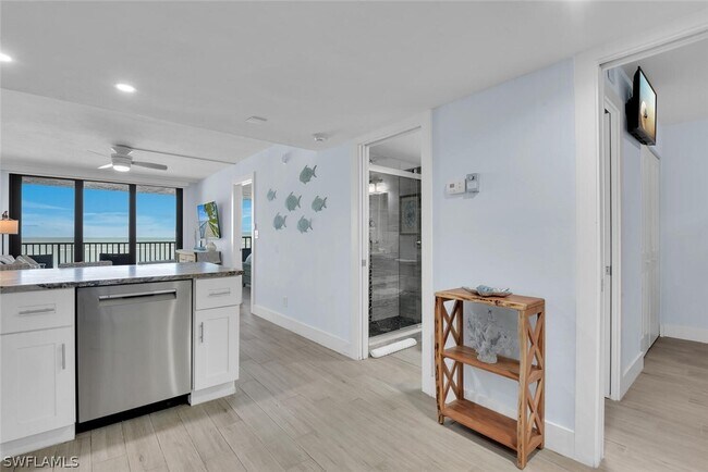 Building Photo - 890 S Collier Blvd