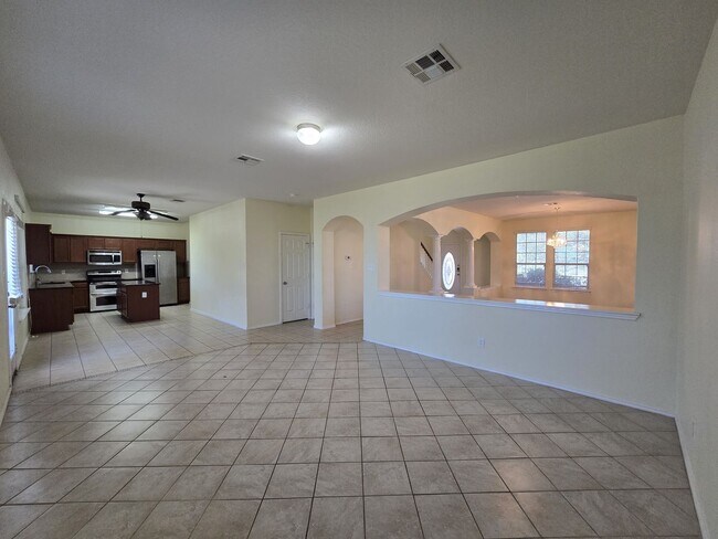 Building Photo - 2405 S Clear Creek Rd