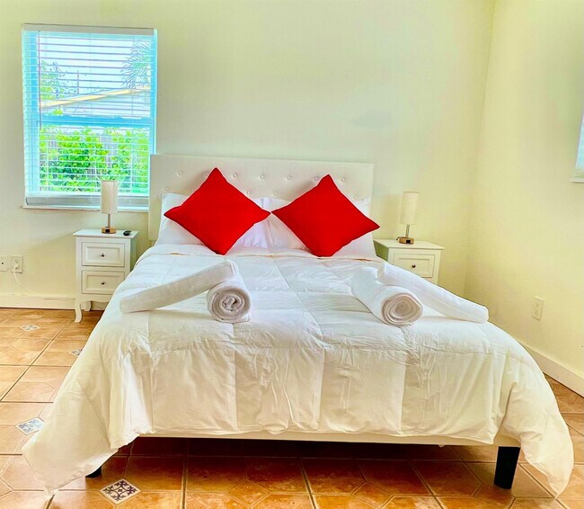 Building Photo - 133 NE 1st St