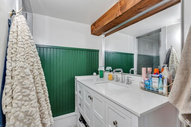 Building Photo - Provo Duplex - Downstairs