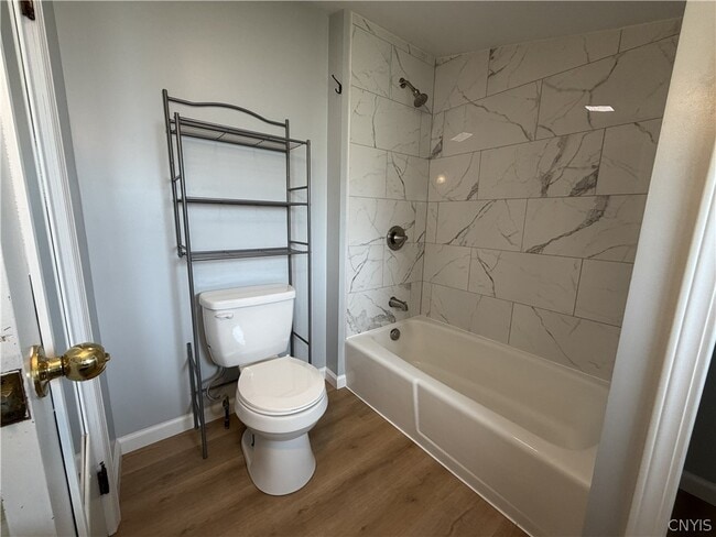 Building Photo - 9141 River Rd