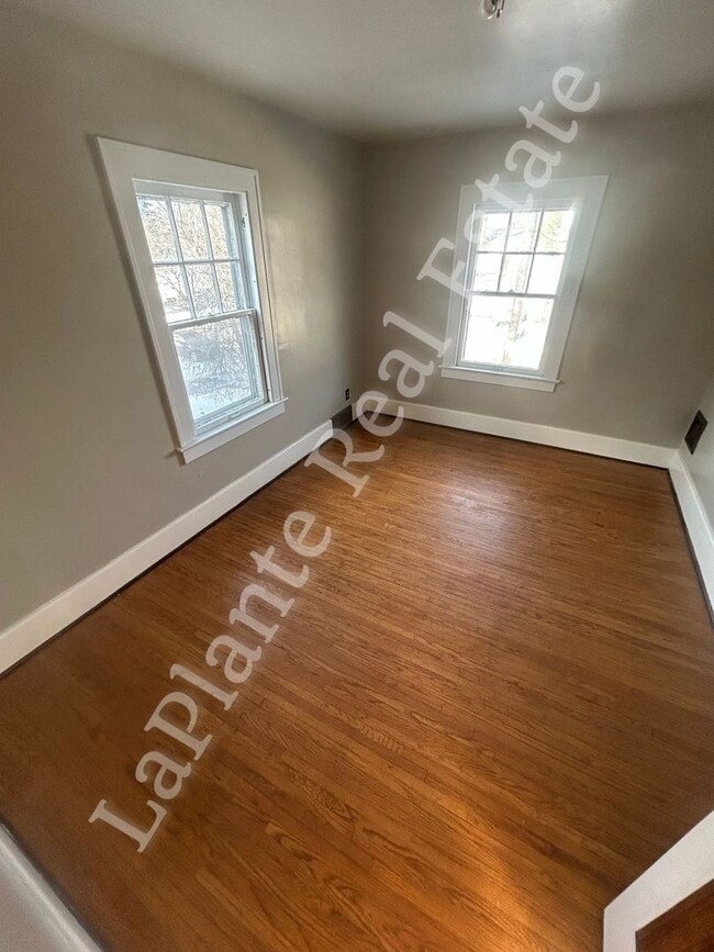 Building Photo - Inviting Toledo Residence with Easy Access to Major Routes