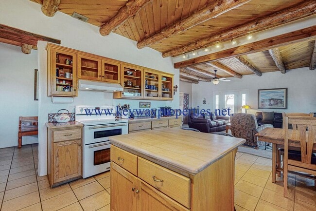 Building Photo - Belen 4 Bedroom Home