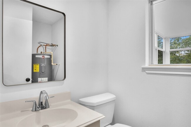 Building Photo - 108 Woodland Rd