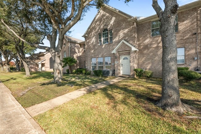 Building Photo - 1413 TX-146