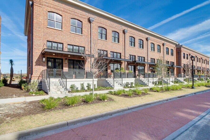 Building Photo - 432 Port St
