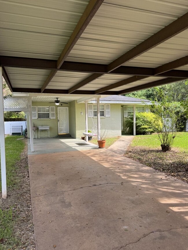 Building Photo - 5813 Starling Cir