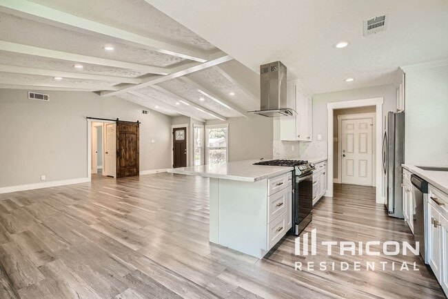 Building Photo - 9330 Highmeadow Dr