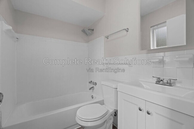 Building Photo - 2323 Woodson Rd