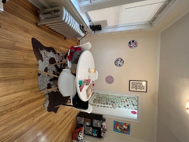 Building Photo - 5058 N Wolcott Ave