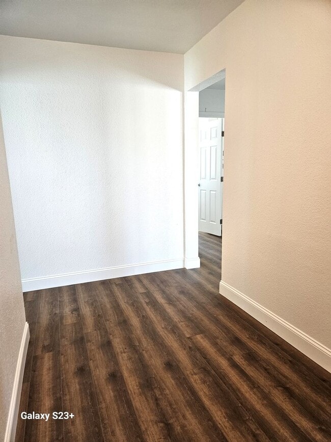 Building Photo - Newly Renovated Country Home