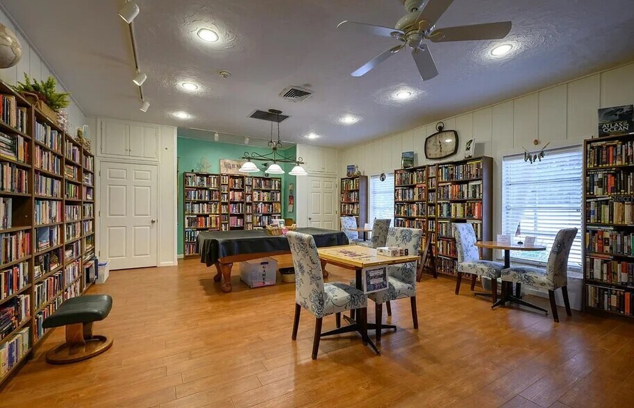 Building Photo - 1300 N Portofino Dr