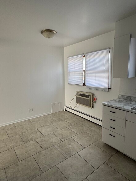 Building Photo - 1948 Oak St