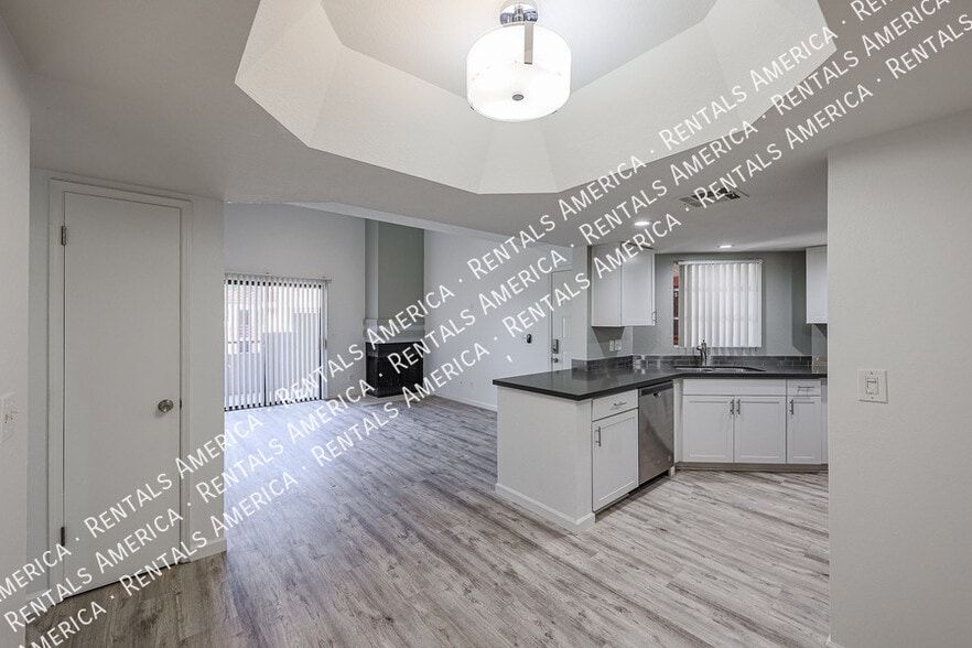 Building Photo - 4850 E Desert Cove Ave