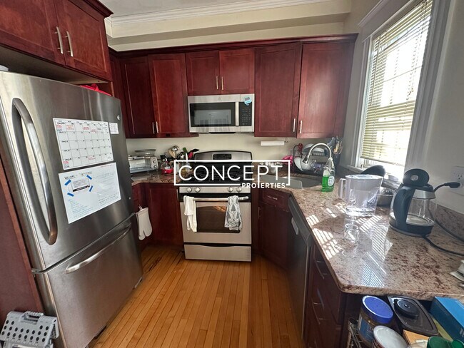 Building Photo - 154A Magazine St. Unit 2B