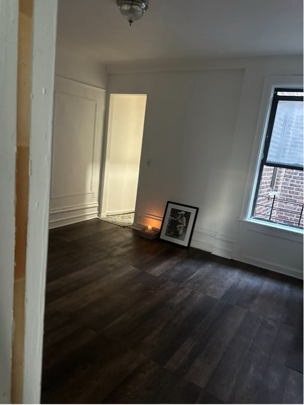Building Photo - 320 W 111th St