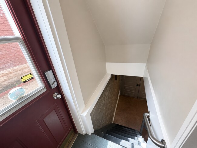 Building Photo - 6 Bed/2 Bath Mins. from UC Campus $600/pp ($3,600/mo)!