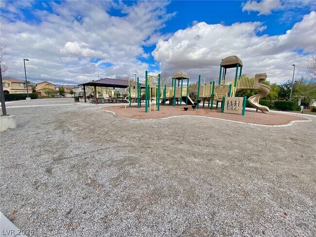 Building Photo - 1015 Maple Pines Ave