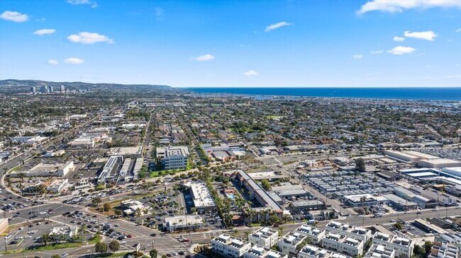 Building Photo - Superior Point