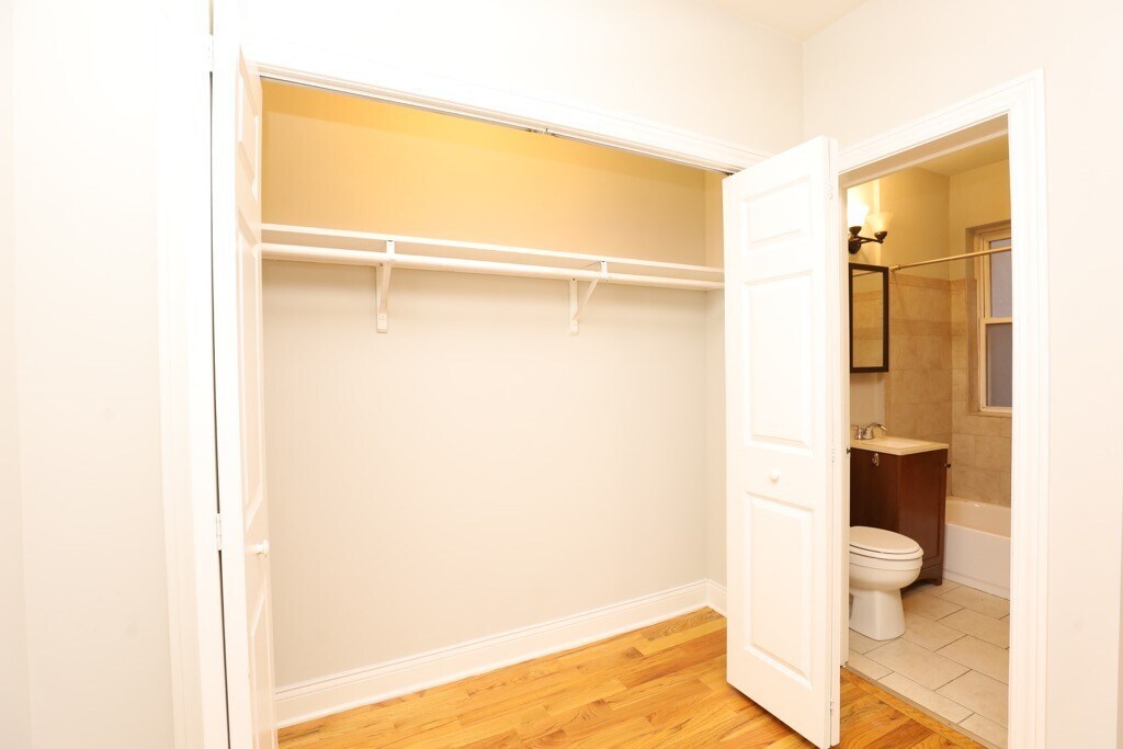 Building Photo - 457 W Melrose