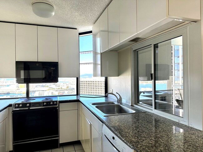 Building Photo - Furnished Honolulu Park Place 2BR/2BA/2PK ...