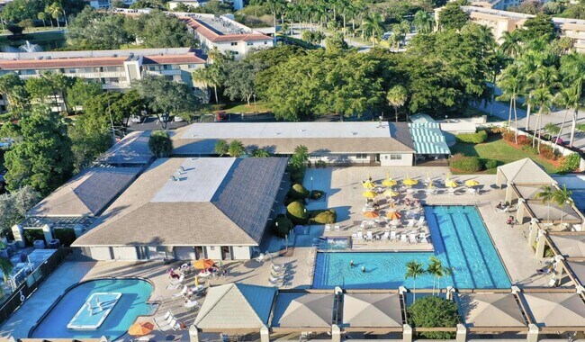 Building Photo - 1904 Bermuda Cir