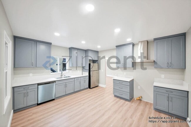 Building Photo - 1617 W 24th St