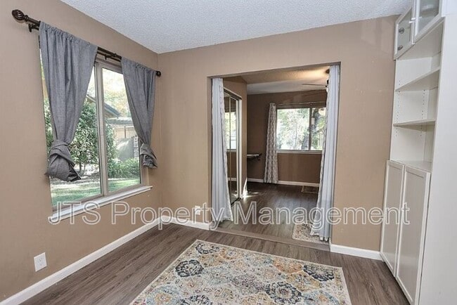 Building Photo - 6913 Navarro Ct