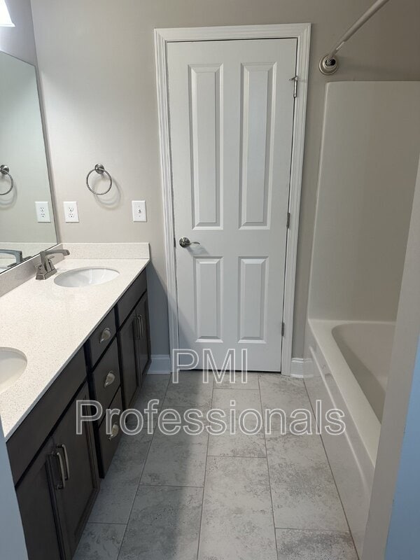 Building Photo - 1022 Stoneleigh Ln