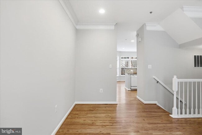 Building Photo - 5053 Kilburn St