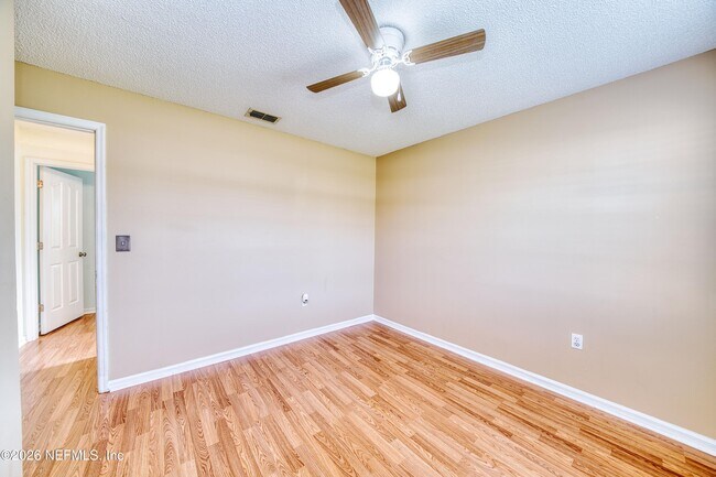 Building Photo - 5628 Loma Vista Dr W