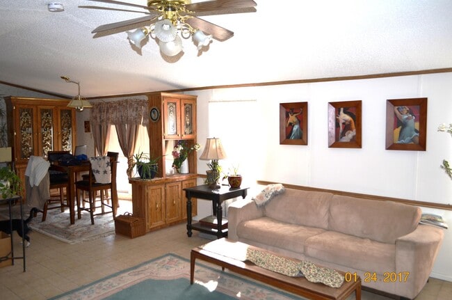 Building Photo - 805 S Weatherford St