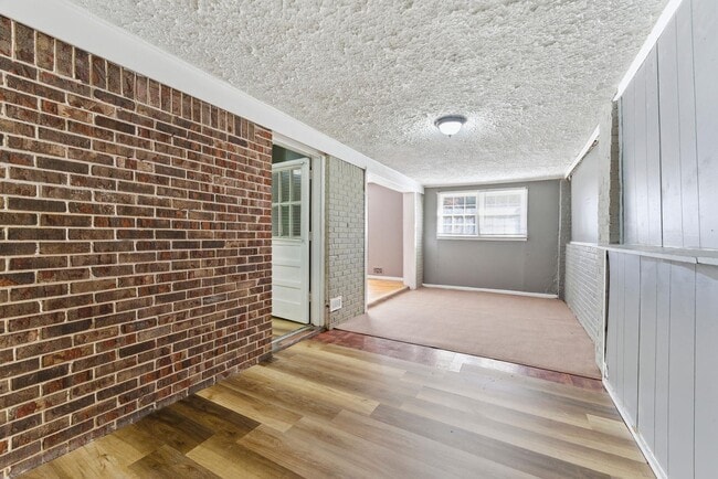 Building Photo - 1961 Valley Ridge Dr SW