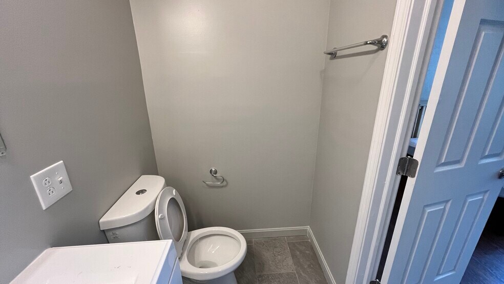 Building Photo - 5847 Nicholson St