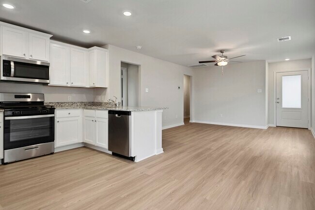 Building Photo - 15810 Berry Hl Dr