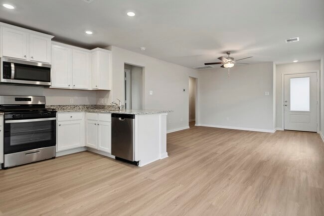 Building Photo - 16426 Blossom Grv Dr