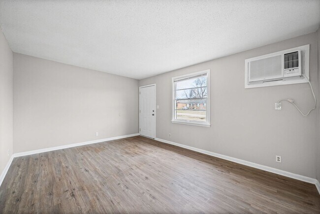 Building Photo - 111 Tandy Dr