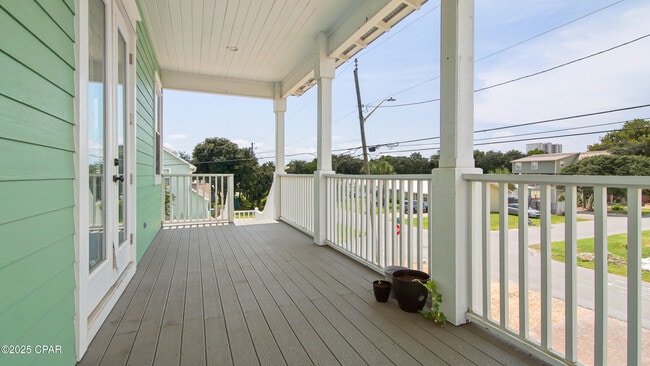 Building Photo - 316 Petrel St