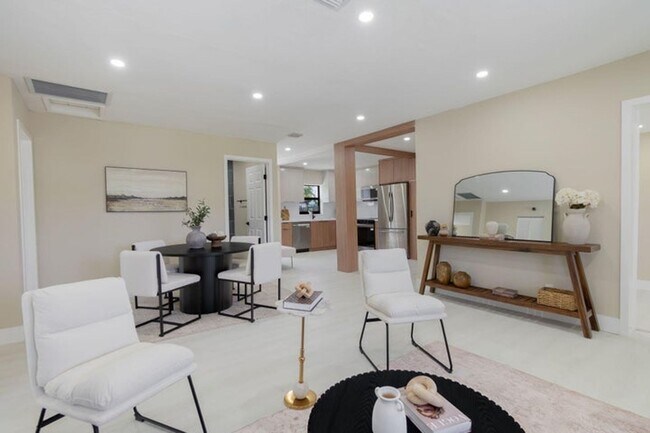 Building Photo - 5409 NE 4th Ave