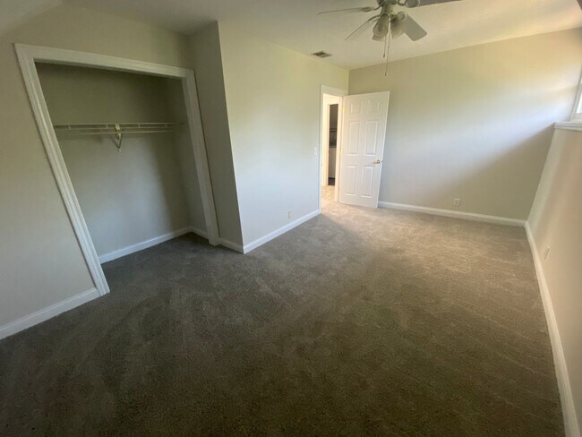 Building Photo - 1708