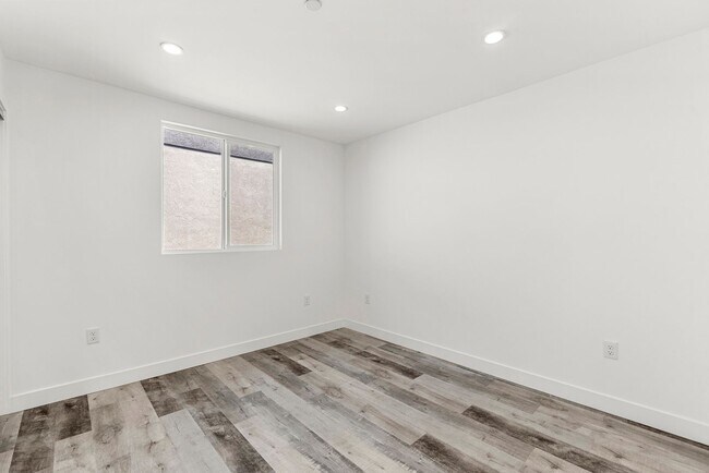 Building Photo - 10853 Hartsook St